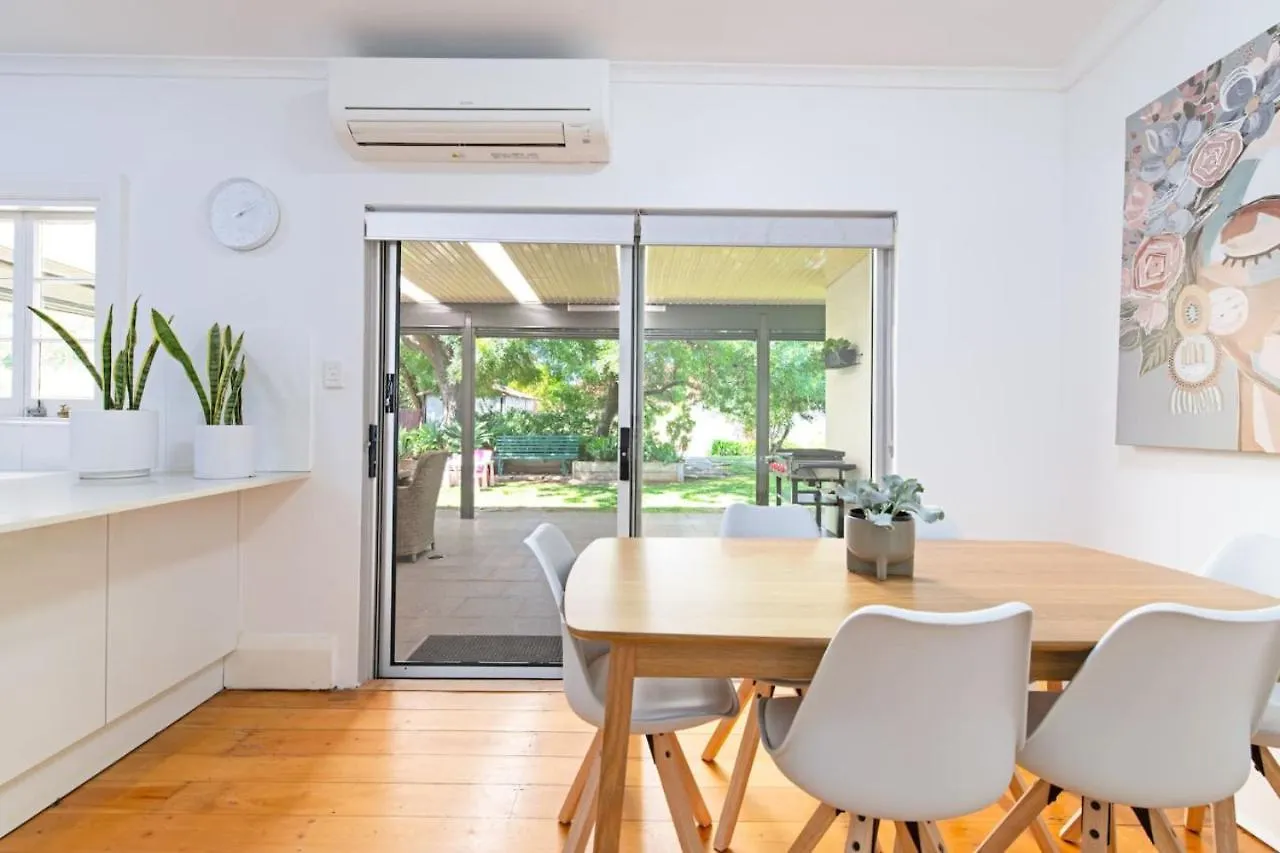 Holiday home Charming 3-Bedroom Sandstone Haven With Free Wine Adelaide