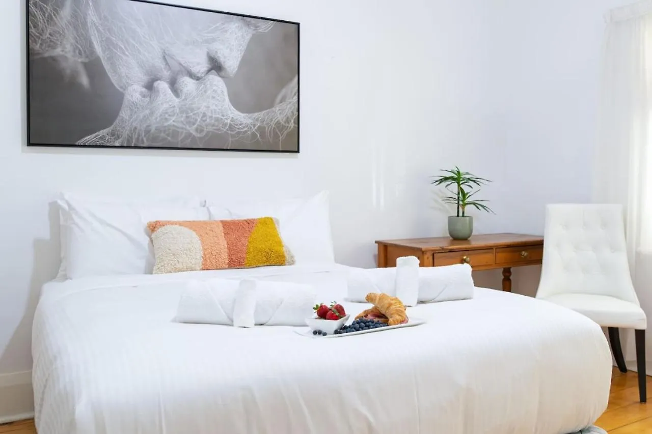Charming 3-Bedroom Sandstone Haven With Free Wine Adelaide Australia
