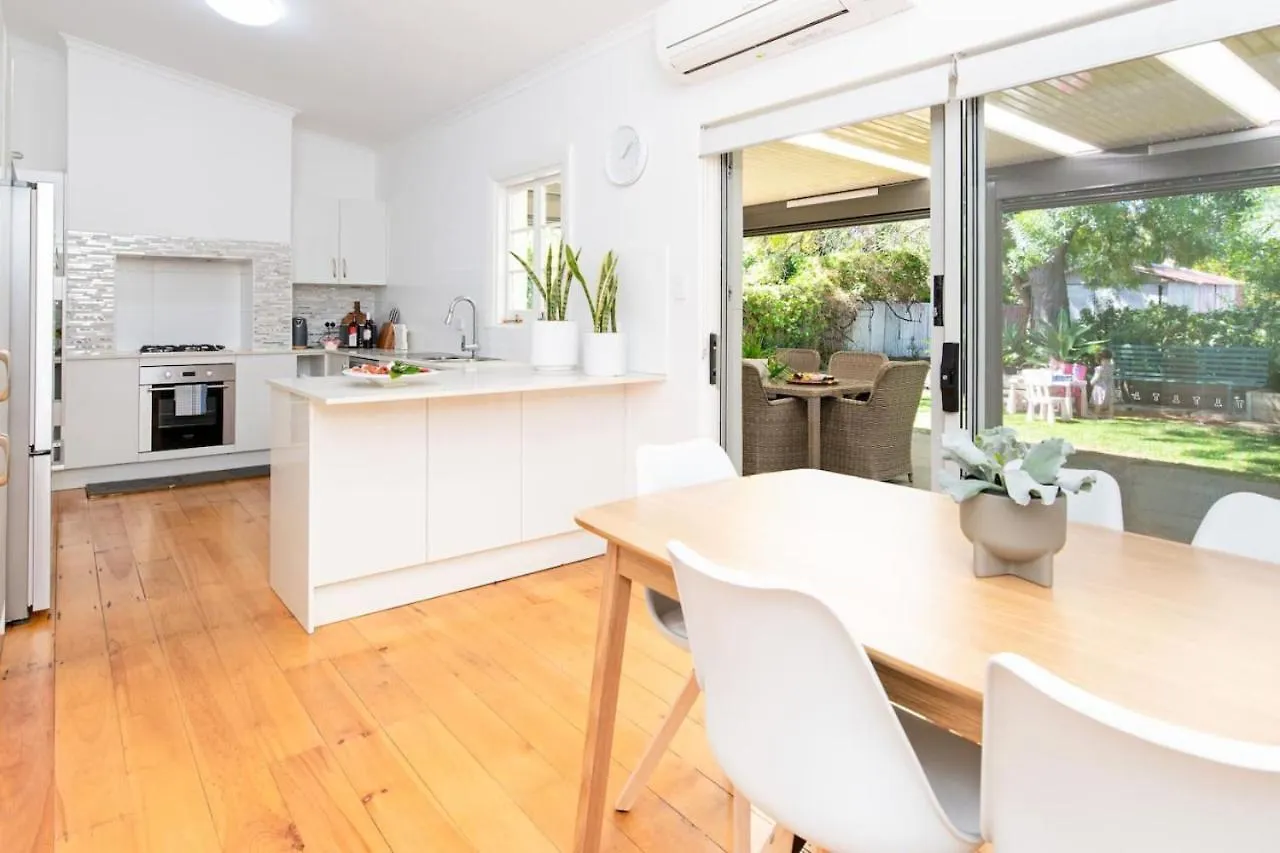 Charming 3-Bedroom Sandstone Haven With Free Wine Adelaide Australia
