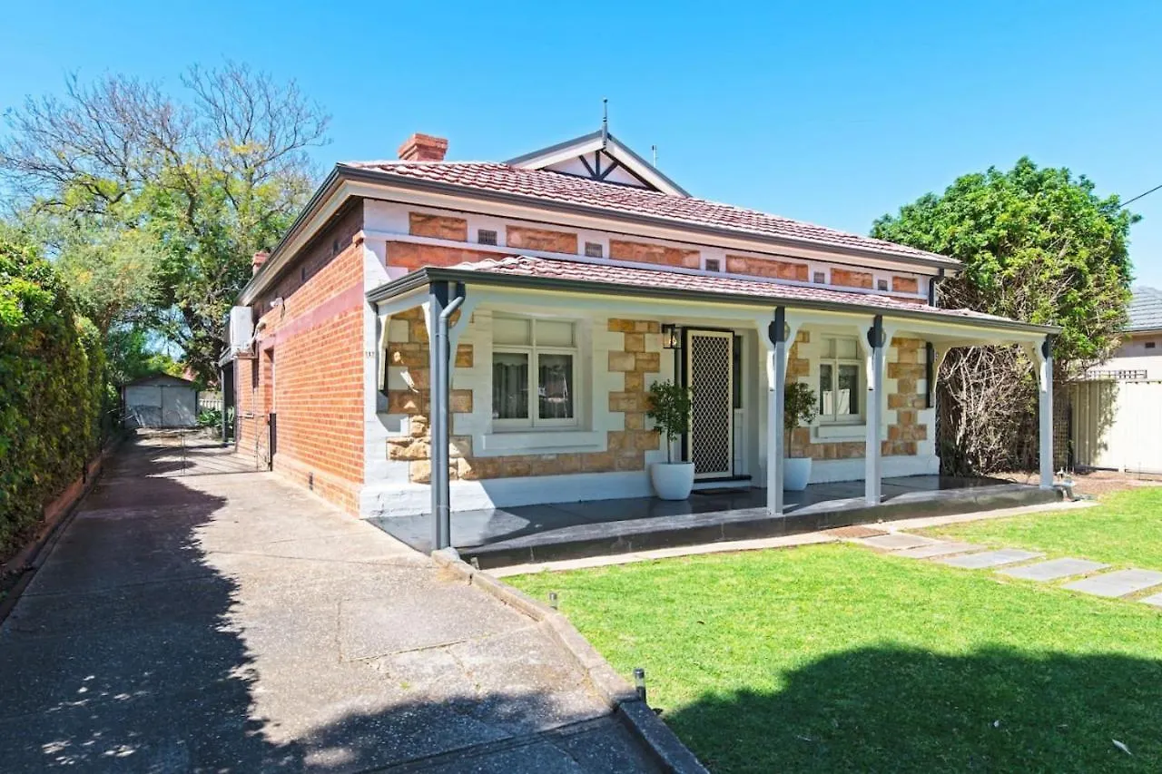 Charming 3-Bedroom Sandstone Haven With Free Wine Adelaide Holiday home
