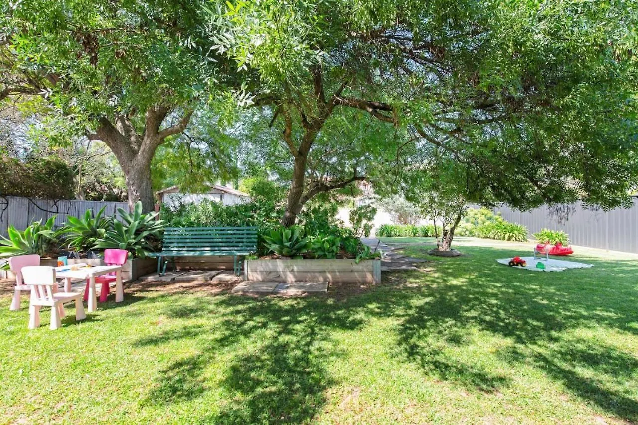 Charming 3-Bedroom Sandstone Haven With Free Wine Adelaide